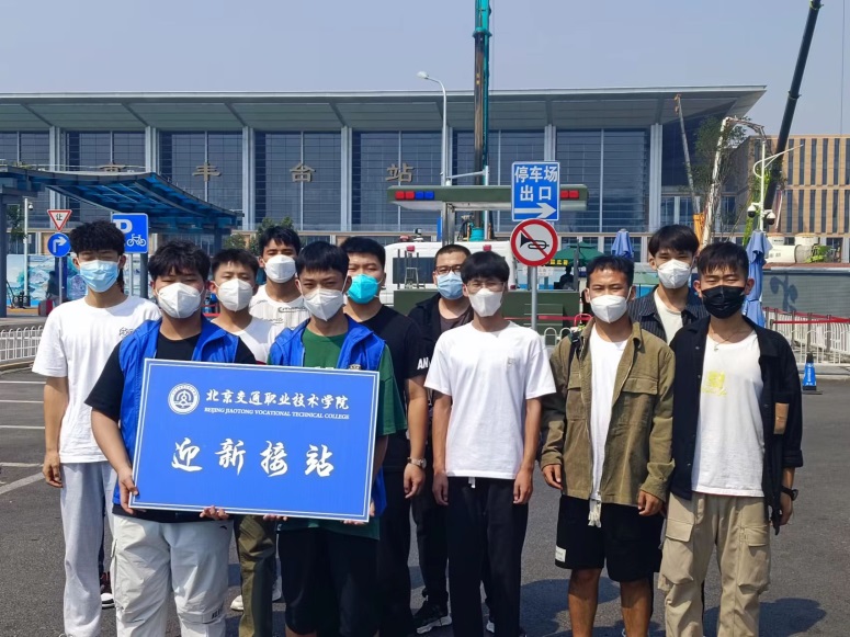 说明: I:\新闻稿、微信公众号\上传资料\2022年7-12月\2022.9.27路桥系迎新新闻稿\迎新新闻稿所用照片\2.jpg